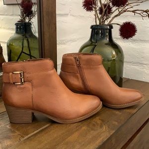Brown leather Naturalizer brand booties